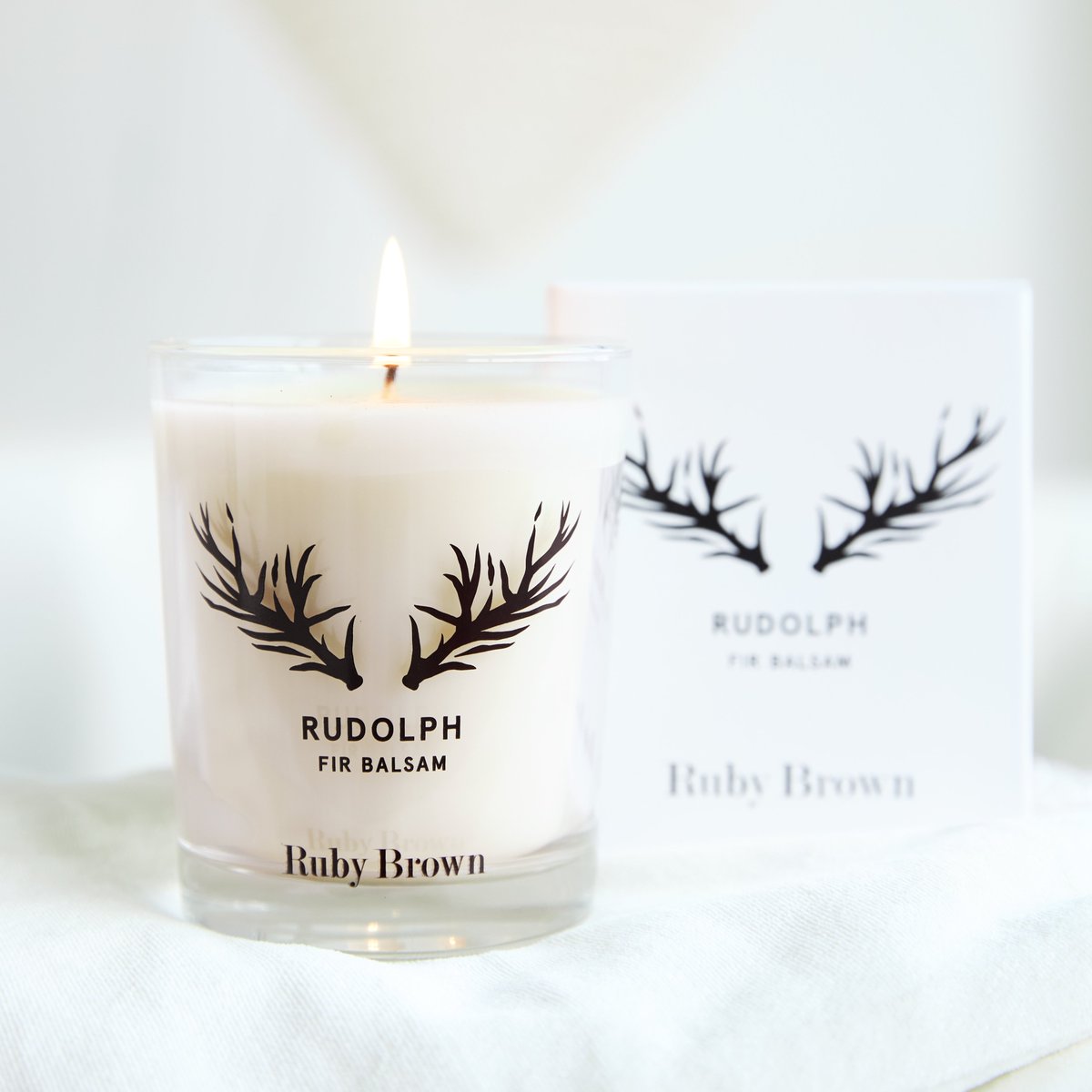 brownruby's tweet image. RUDOLPH is back! 🎄🕯🎁
Give yourself, your family and friends the exquisite #rudolphcandle and light up the room!  

Ask about our corporate prices : urlz.fr/gMAQ