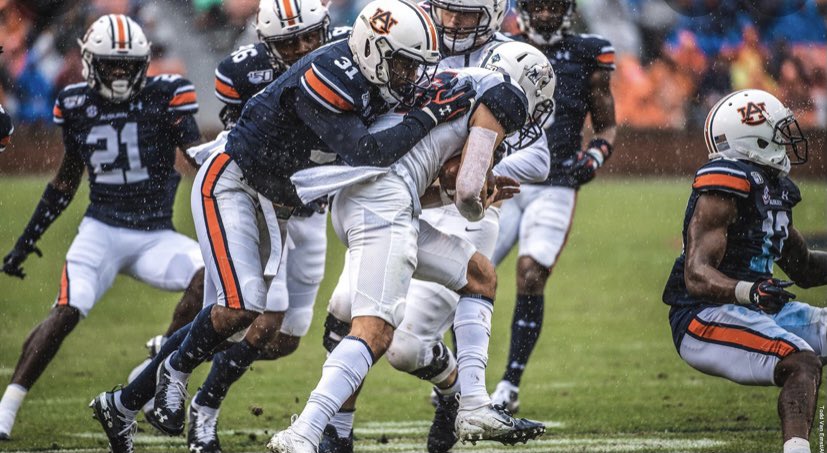 WootenSandra's tweet photo. It’s Thursday!!  Preparing my Mind and Spirit for some Auburn football!  Lord knows #31 @ItsMeWootang makes me wanna GET OUT THERE AND TACKLE TOO!!!  #HeBeGrinding #BornALeader #TheGeneral31 https://t.co/FyFqROBwQj