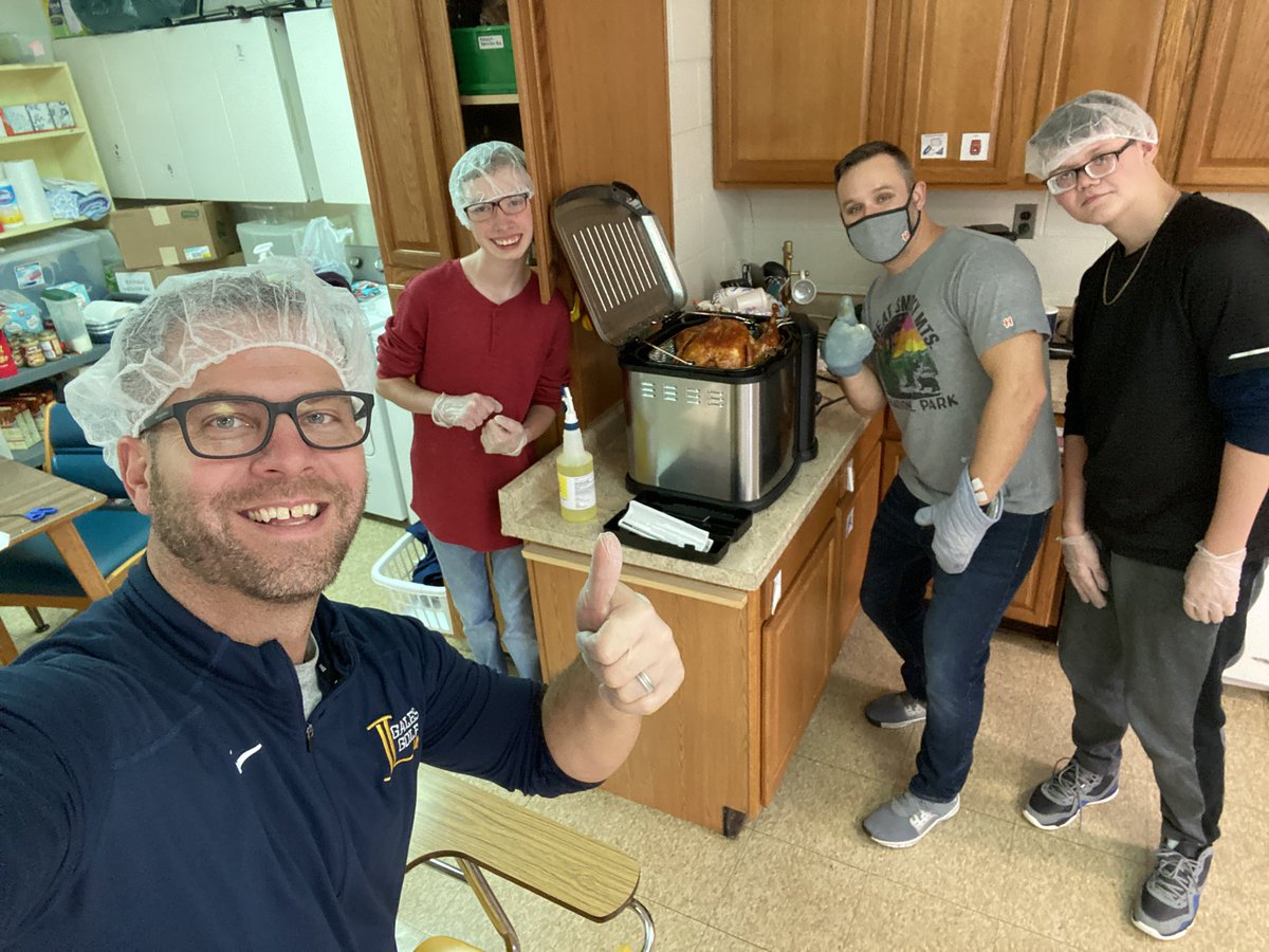 LHSMDClassroom's tweet photo. If you smelled some sweet aromas in the hall today it’s because we were preparing our casseroles, desserts, and turkey’s for our Thanksgiving Feast! #WeDontMessAround #WeMakeItAll #CantWaitTillTomorrow #LessonsInTheKitchen https://t.co/dTBYSkd0au