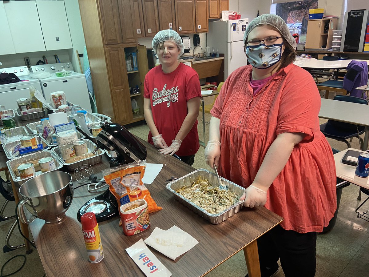 LHSMDClassroom's tweet photo. If you smelled some sweet aromas in the hall today it’s because we were preparing our casseroles, desserts, and turkey’s for our Thanksgiving Feast! #WeDontMessAround #WeMakeItAll #CantWaitTillTomorrow #LessonsInTheKitchen https://t.co/dTBYSkd0au