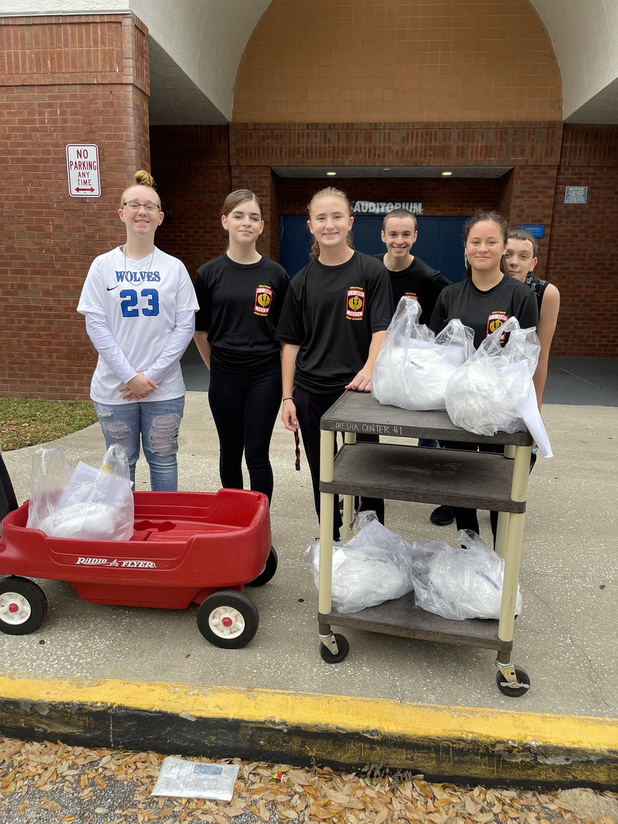alvesta_lobban's tweet photo. It’s a #Wash! Operation Turkey Talk was a great success and we are all #SOLDOUT! Many thanks to our #Principal, Admin Team, Teachers, Faculty &amp;Staff and JROTC students &amp; Parents for #PayingItForward to help families have a joyous #TGiving with free turkeys! https://t.co/5N52IcA8gU