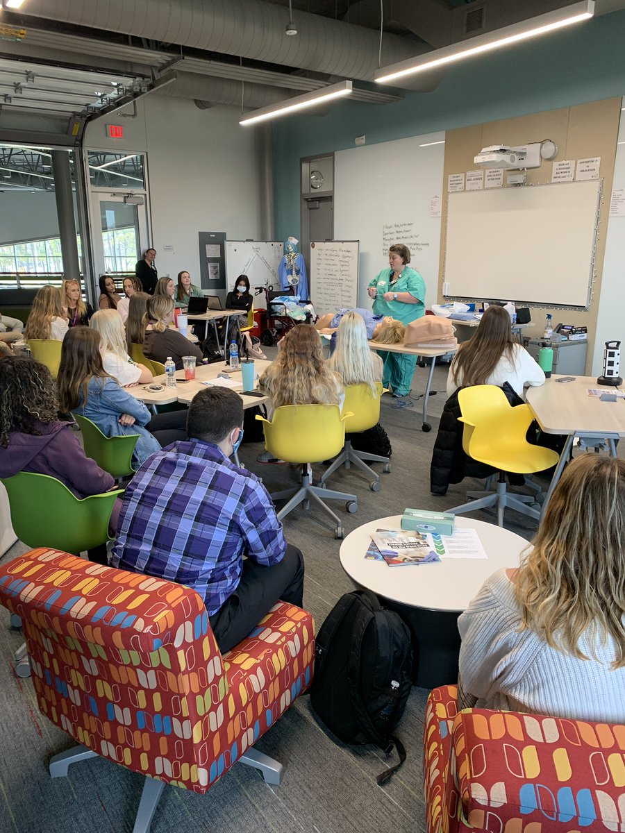 APEX_HealthSci's tweet photo. Amy Epstein clinical education specialist from @MercyOne_Iowa visited our EHSM associates to talk all things labor and delivery. https://t.co/FVQ20gpPV3