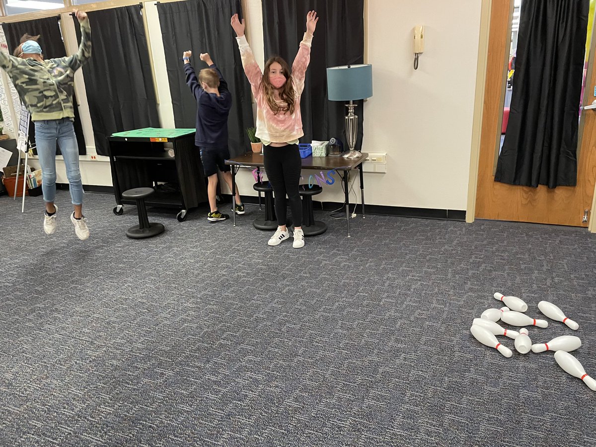 mrskelseysinger's tweet photo. Turkey bowling to brain check using DTM strategies. @MrsStobeeReads #PowerOfLove #risdlitandint https://t.co/iCpRS8HoDD