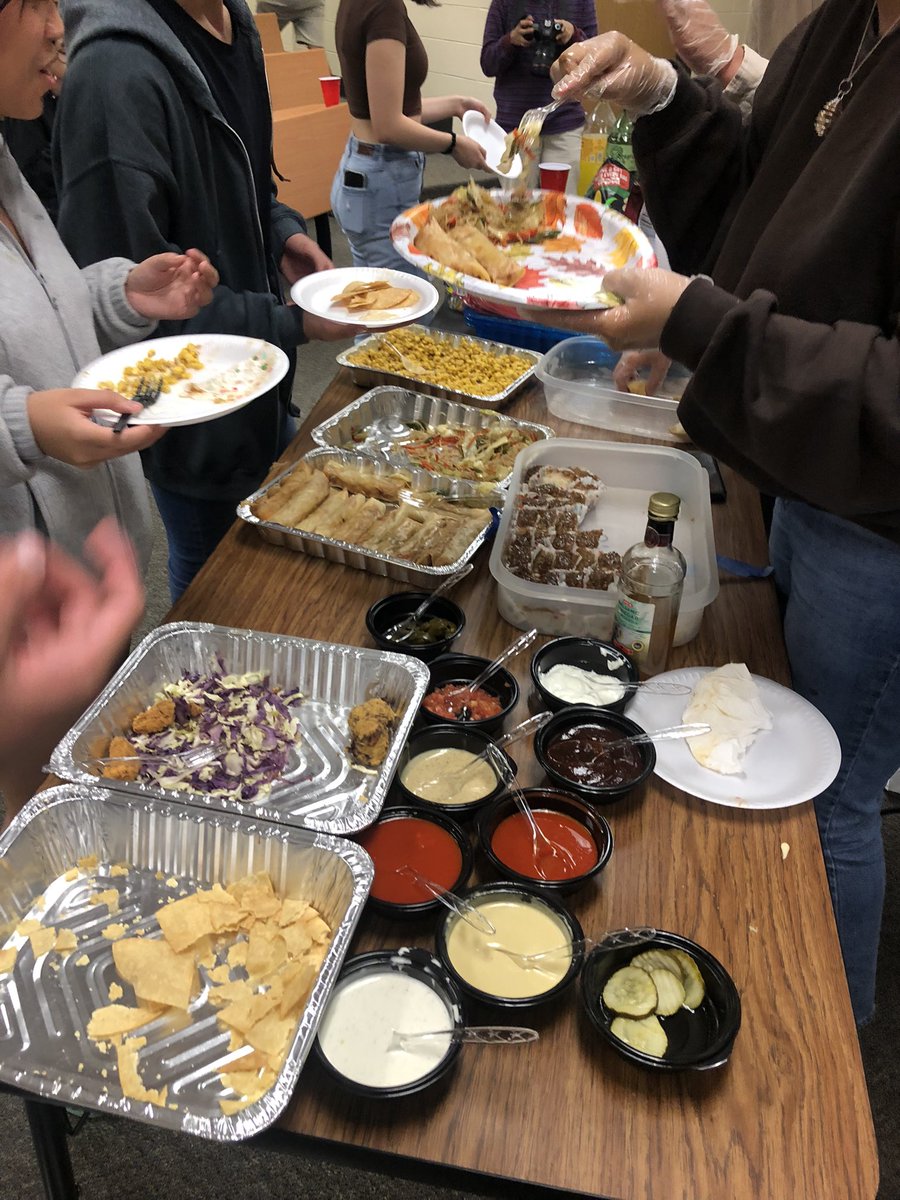 TDzubin's tweet photo. Asian Culture Club “Friendsgiving” #oakem @KleinOak https://t.co/DTtoGNLvIg