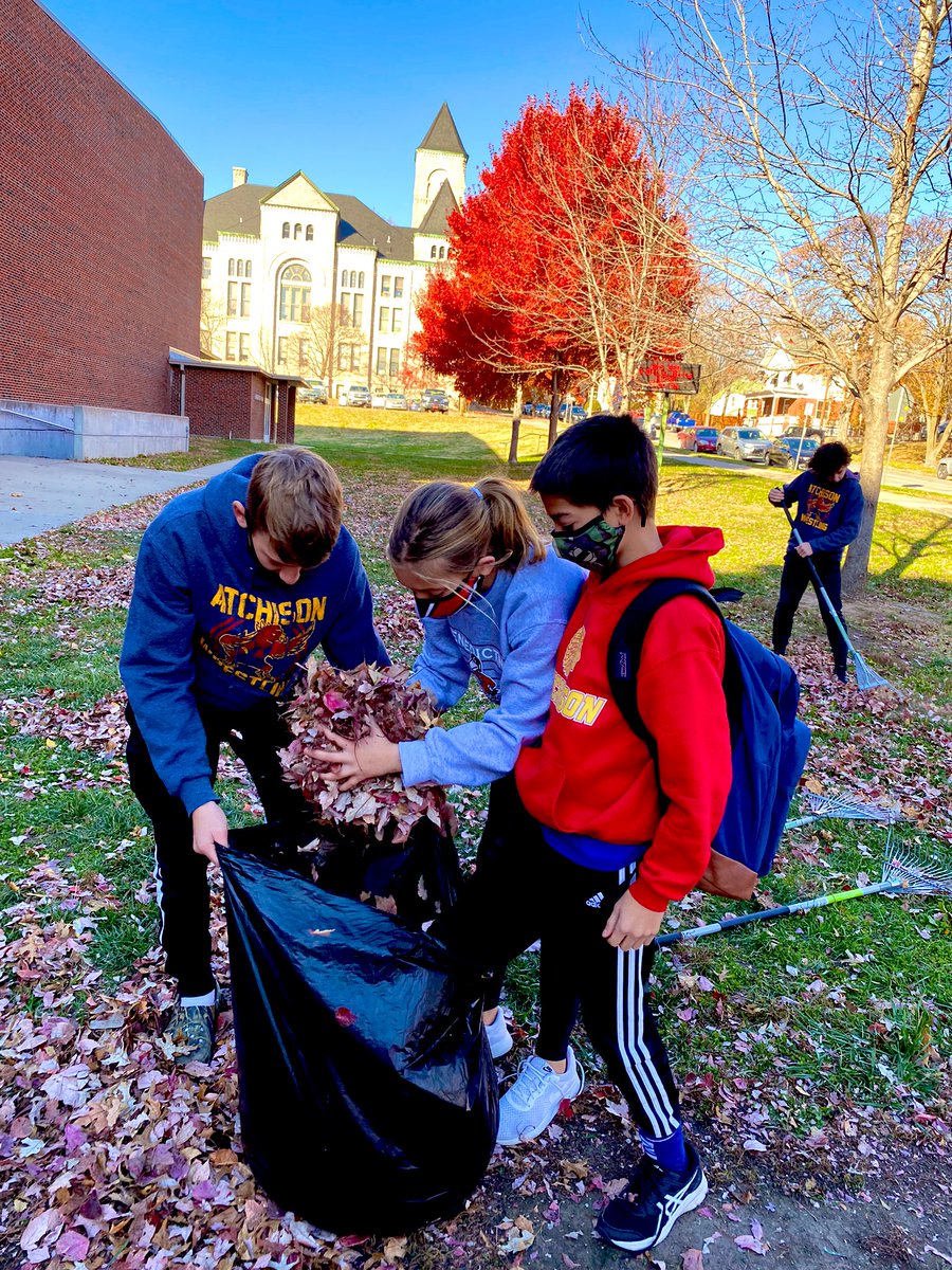 saffield's tweet photo. AMS KAYs @AtchisonMS409 @Kansas_KAY took some time to โRake-n-Runโ this afternoon! ๐๐๐#amsaffield #AMSKAYClub #WeAre409 #ServiceMadeFunGetsDone https://t.co/H6JB8B4Ou4