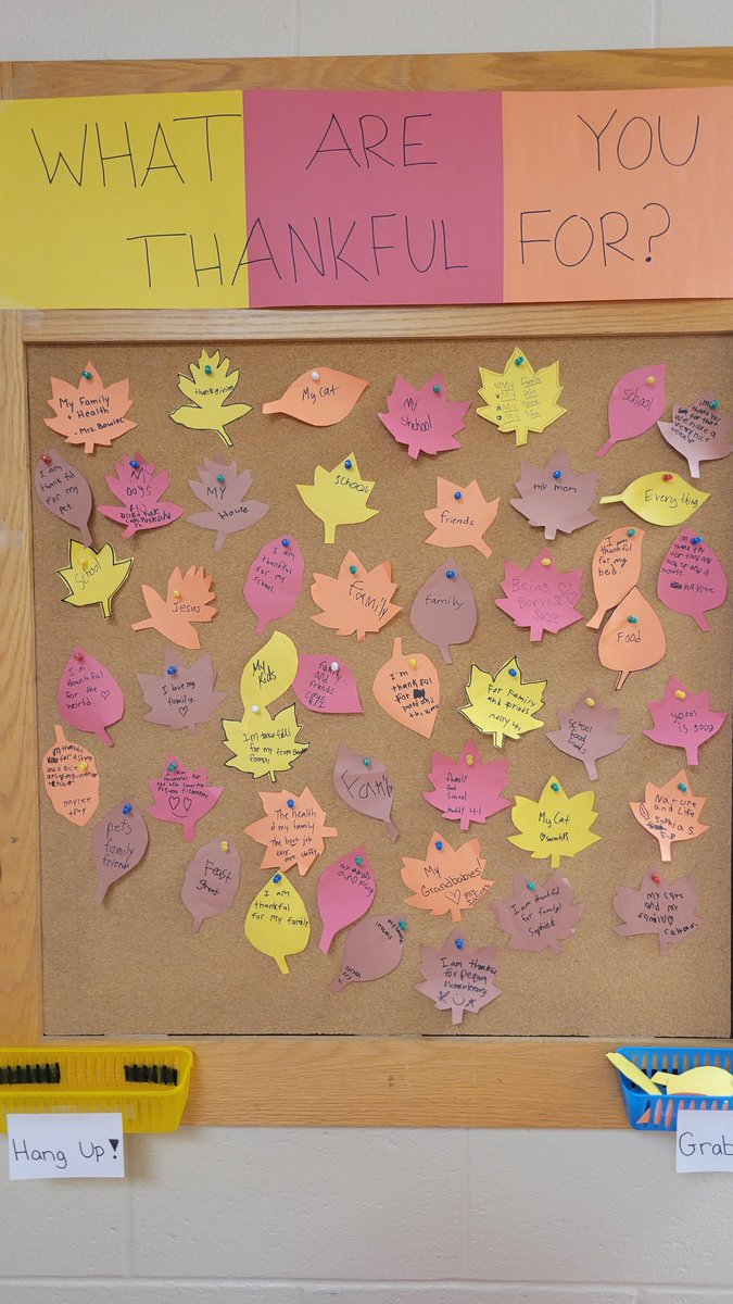ArtPequea's tweet photo. I love Mrs. Bawiec's thankful board! So much to be thankful for!❤@MrsBawiec https://t.co/9UL9uURlQS