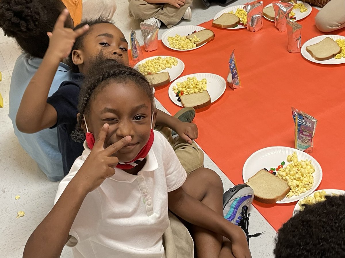 TorresKCubs's tweet photo. Charlie Brown Thanksgiving was a huge success! #ncssbethebest ⁦@LIVEOAKELEM⁩ ⁦@Tylertheteachr⁩ ⁦@crewscontrol47⁩ https://t.co/ZODw3soJCc