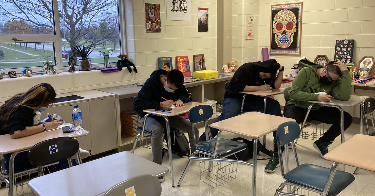 Nuestro club está escribiendo tarjetas de Día de Gracias para las personas viviendo en una casa de retiro. <a href="/huguette_gil/">Huguette Gil</a> <a href="/ItzelBarrios18/">Itzel Barrios</a> <a href="/Rachel85968574/">Rachel</a> 
Vincent A, Angel S, Denny L, Sherlyn H, Stephanie C, Karla A,  and Paola P.