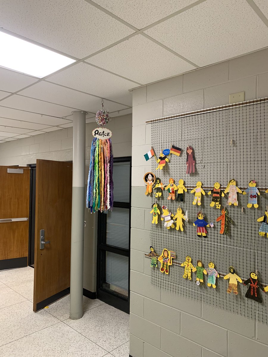 AssmannMarty's tweet photo. Thank you to some of our amazing @ireDCSD parents for your gift of 1,000 origami cranes. So thoughtful and beautiful! https://t.co/HIyuvzQlxY