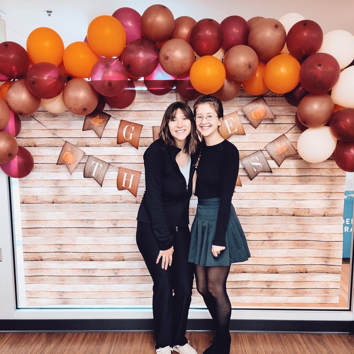 MustangDining's tweet photo. We are so thankful for you all!🥰
…
We hope you enjoyed our Thank•Ful table event as much as we did!

📸: Sara Karpen
…
#mustangdining #smsu #smsudining #mustangeats #chartwellsjoy #thankfulvibes https://t.co/todyqt5Rfx