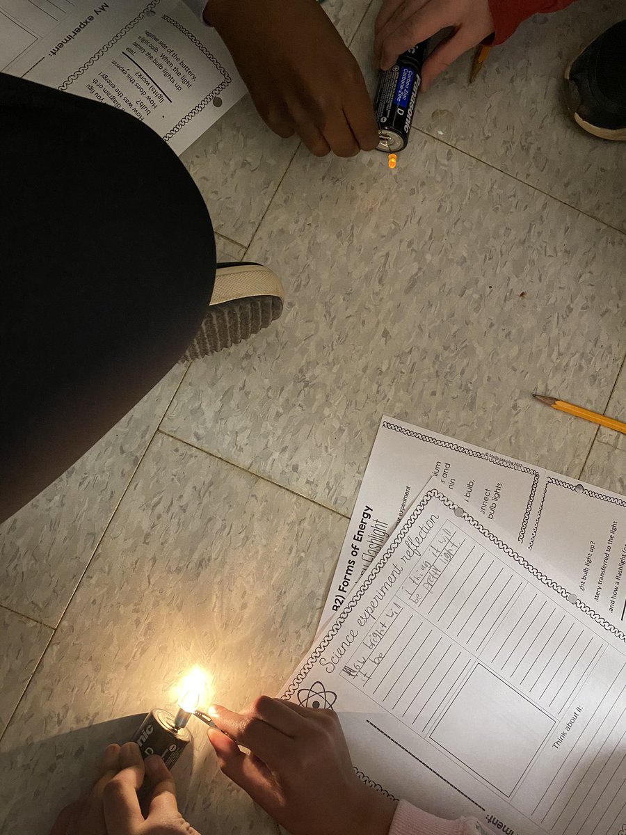 MrsLauraAbel's tweet photo. In Science, the Grade 5’s worked on an experiment called ��Mystery Flashlight’. They used batteries, light bulbs and wires to make light! The Grade 4’s worked on learning about the rock cycle! #conservationofenergy #makinglight #circuits #rocksandminerals @silwrdsb @ms_cmiranda https://t.co/n364qsAqhY