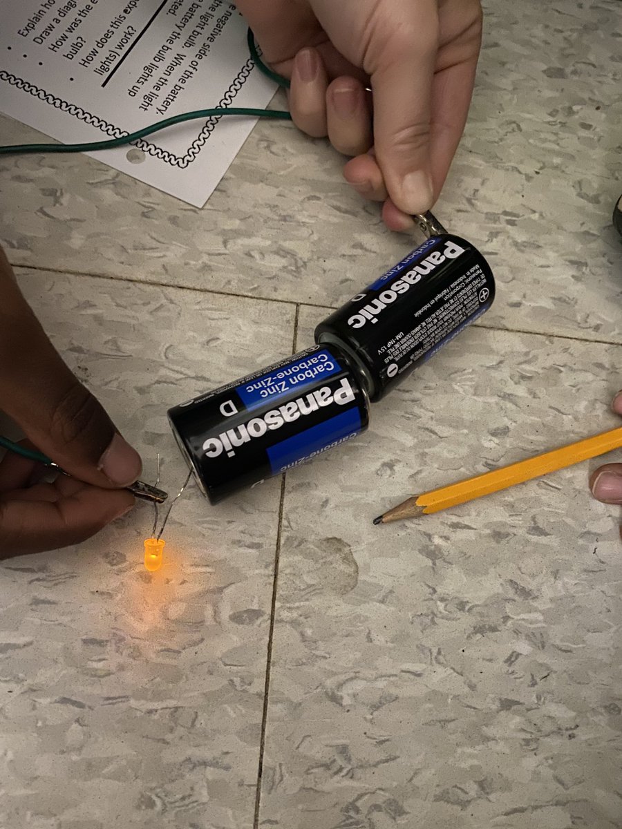 MrsLauraAbel's tweet photo. In Science, the Grade 5’s worked on an experiment called ��Mystery Flashlight’. They used batteries, light bulbs and wires to make light! The Grade 4’s worked on learning about the rock cycle! #conservationofenergy #makinglight #circuits #rocksandminerals @silwrdsb @ms_cmiranda https://t.co/n364qsAqhY