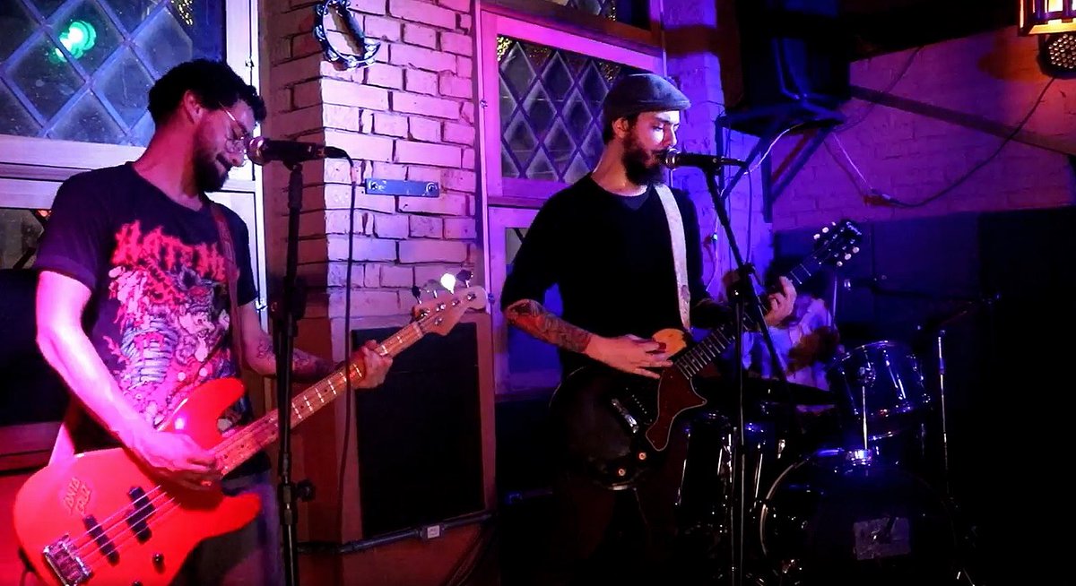 SolanaStvr's tweet photo. Registro do nosso show na Nova Embaixada, em São Leopoldo, que rolou no último final de semana! 

📸: JonesPeroni 

#SolanaStar #PunkRock #Hardcore https://t.co/M5O2kIhzBp