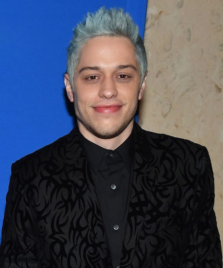 nicollassbraga's tweet image. Como assim esse homem horrível já ficou com a Kim Kardashian e a Ariana Grande meo???