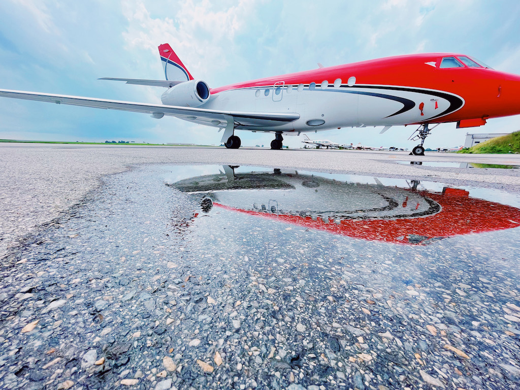 DumontJets's tweet photo. Tag the vacation dream team you would ride our Falcon 2000 with this weekend 🛩🗺🏜
pc📸: Mike Ortiz
#dumontjets #redjets #privatejetcharter #falcon2000 #luxurytravel #F2TH #picoftheday #dreamvacation https://t.co/FEs8PfTOEo