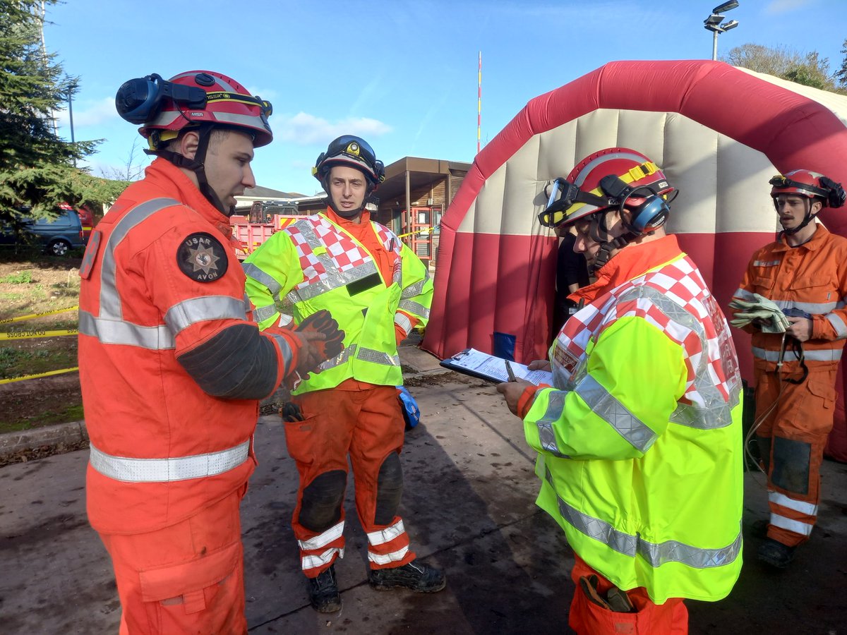 UKHeavyRescue's tweet photo. Enjoyable few days with #usar zone 4 partners @DSFireUpdates stn60, great opportunity for joint training,understanding and relationship building. Fantastic facilities and nice people to share learning with.Thankyou from @AvonFireRescue #usar @AFRSHicksGate 👍 @USAR_Capability https://t.co/MeLV4wMsok