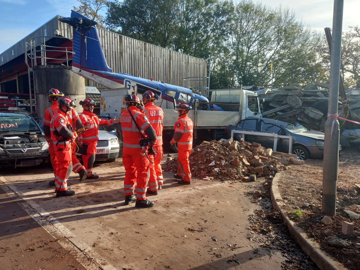 UKHeavyRescue's tweet photo. Enjoyable few days with #usar zone 4 partners @DSFireUpdates stn60, great opportunity for joint training,understanding and relationship building. Fantastic facilities and nice people to share learning with.Thankyou from @AvonFireRescue #usar @AFRSHicksGate 👍 @USAR_Capability https://t.co/MeLV4wMsok
