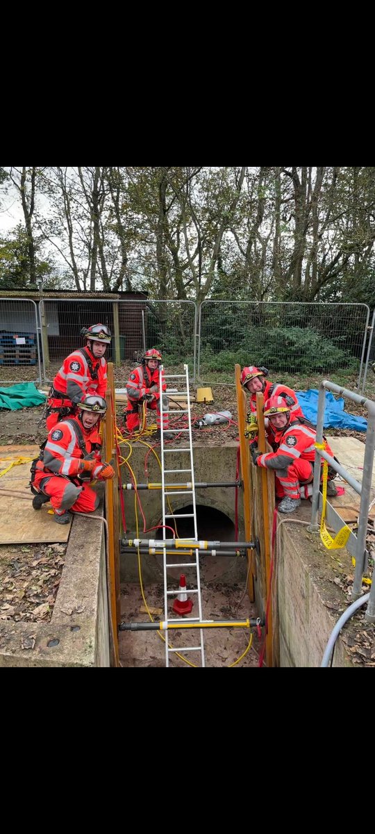 UKHeavyRescue's tweet photo. Enjoyable few days with #usar zone 4 partners @DSFireUpdates stn60, great opportunity for joint training,understanding and relationship building. Fantastic facilities and nice people to share learning with.Thankyou from @AvonFireRescue #usar @AFRSHicksGate 👍 @USAR_Capability https://t.co/MeLV4wMsok