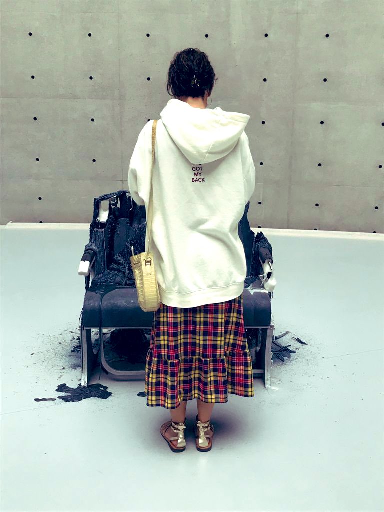 I‘ve got my back <a href="/BourseCommerce/">Bourse de Commerce — Pinault Collection</a> print by #wearablepoetry artwork by <a href="/CHAOSursfischer/">Urs Fischer</a> #sustainablefashion #selflovetowear