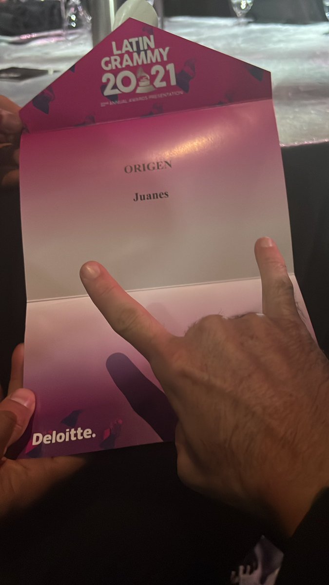 JUANES's tweet photo. Gracias a la academia HP 🔥🔥🔥🔥🔥🔥 ganamos el Grammy a mejor álbum pop rock carajo !!!!!!!!! Dedicado a mi Colombia Medellín Amada ❤️🔥🔥🔥🔥 https://t.co/JajvoBuHv1