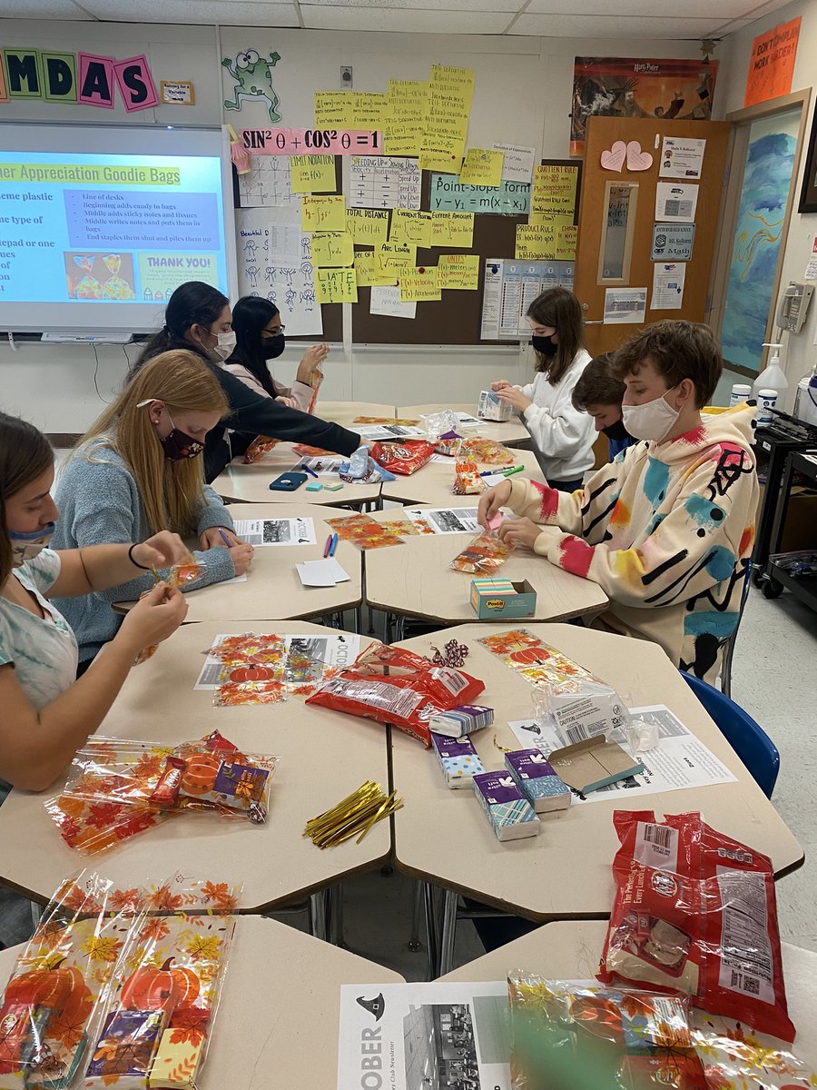KeySRHS's tweet photo. Thank you to all of our members who came to our meeting today! We made Thanksgiving thank-you baskets for all of our amazing teachers 😚 

#southriver #southriverkeyclub https://t.co/qSa0l2hxeL