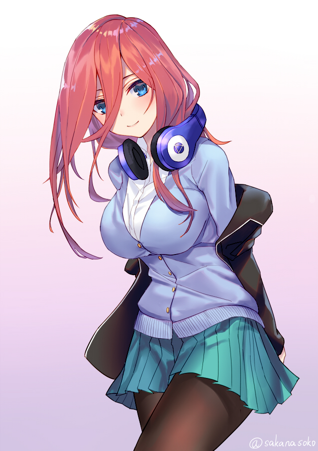 nidu4s's tweet photo. https://t.co/puepRfKhXJ #go-toubun_no_hanayome #nakano_miku #sakanasoko #single #long_hair #tall_image #looking_at_viewer #blush #fringe #breasts #blue_eyes #simple_background #smile #hair_between_eyes #standing #pink_hair #signed #pleated_skirt #head_tilt #open_clothes https://t.co/KIUFgEIhVu