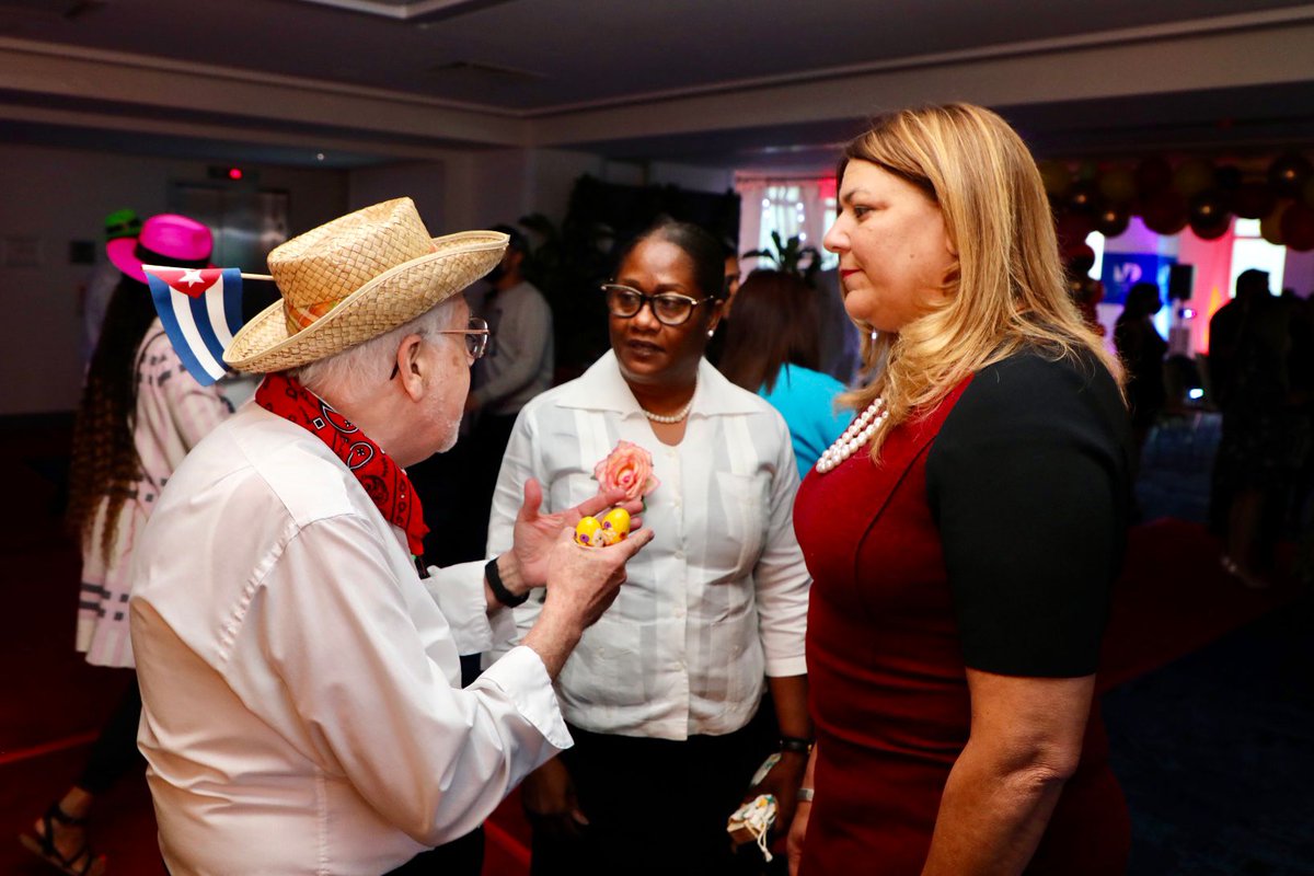 mdcpresident's tweet photo. #MDCPadron knows how to celebrate! Music, dancing and a true Cuban vibe for a Cuban girl from Hialeah. Thank you for the wonderful time!
#MDCTogether #Investiture #Miami https://t.co/aUnQ1RqZ6S