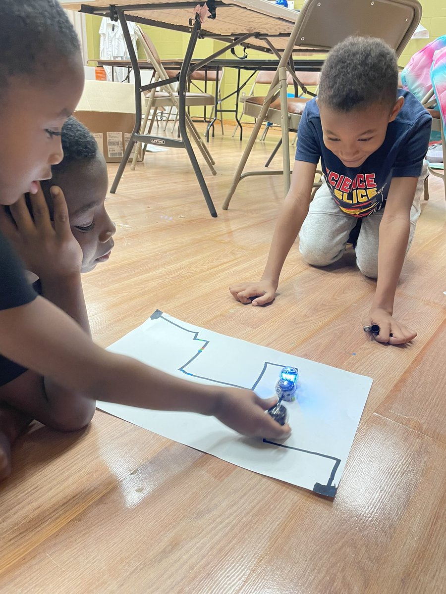 STEM Program Thursday!@mlk_elementary <a href="/ReginaArnold19/">Regina Arnold</a> #shinebrightedison