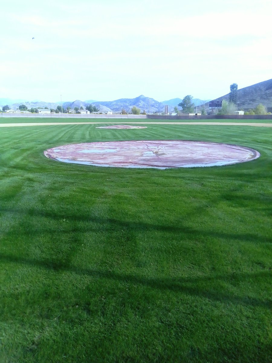 Mustangsbasebl's tweet photo. Without our amazing Jacobsen mower here (it's getting repaired), the district crew did the 1st cut. Windscreen and scoreboard/dugout painting up next. #fallchores https://t.co/I6DpOwdH3H