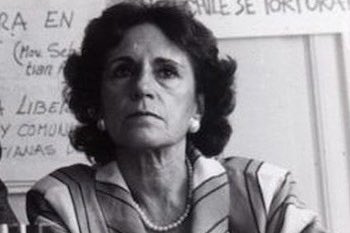 Mientras todas las miradas están puestas en los cierres de campaña, nuestro corazón y memoria están puestos en Fabiola Letelier, luchadora incansable por la verdad, justicia y reparación. Nuestras condolencias a su familia.