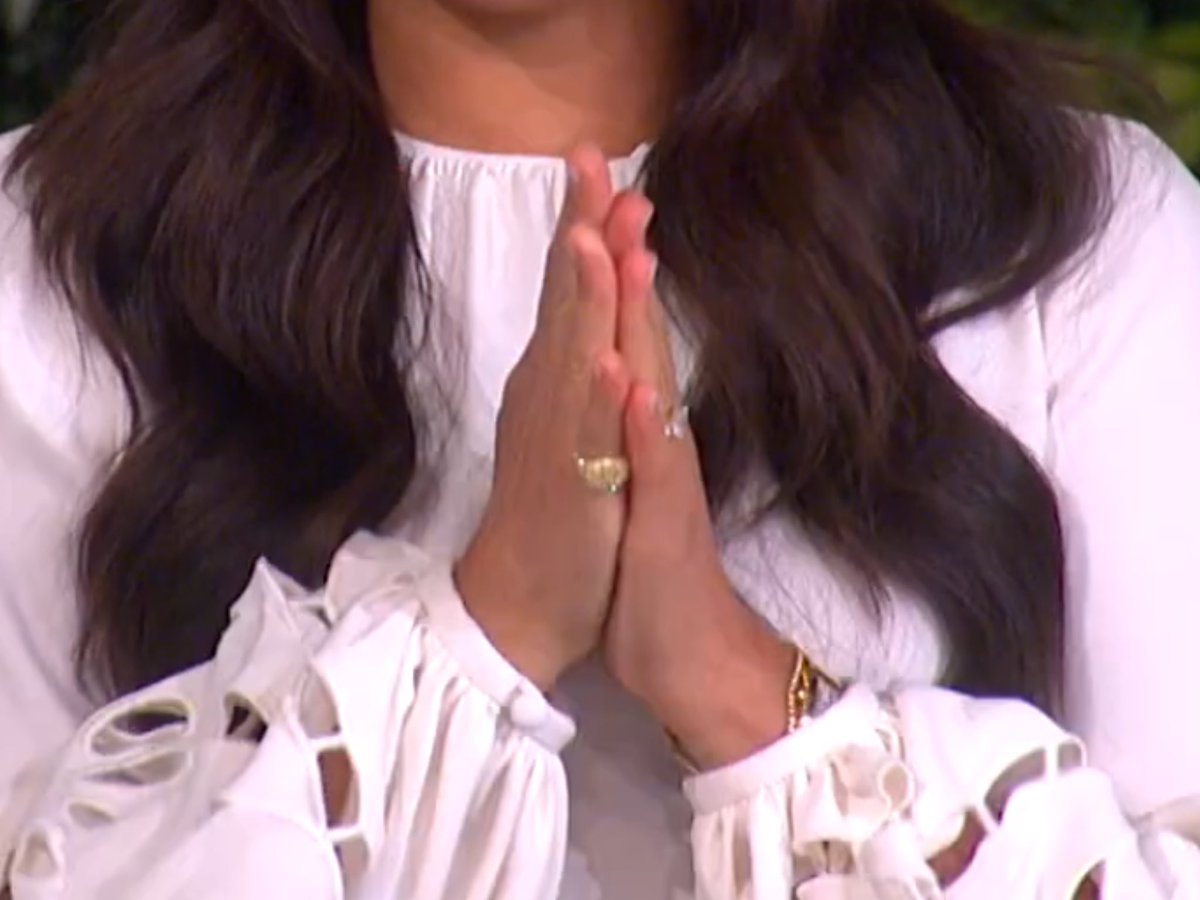 Meghan’s trousers and pinky ring worn on Ellen. #DuchessofSussex
