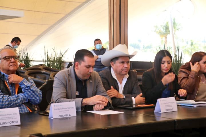 A nombre de la <a href="/AMSDA2018/">AMSDA</a>, agradezco mucho la anfitrionía de mi amigo <a href="/miguelmuozdela1/">miguel muñoz de la torre</a>, Secretario de <a href="/SEDRAEAguas/">Secretaría de Desarrollo Rural y Agroempresarial</a> del @Gobierno.