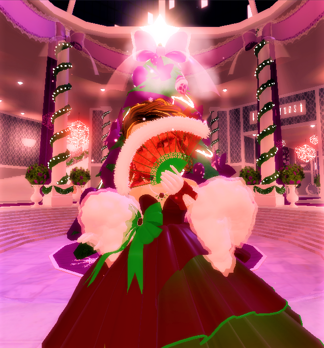 Omqitzpandahere's tweet photo. Loving these new christmas items! #royalehigh #cybertea https://t.co/ARuHCvNyDc