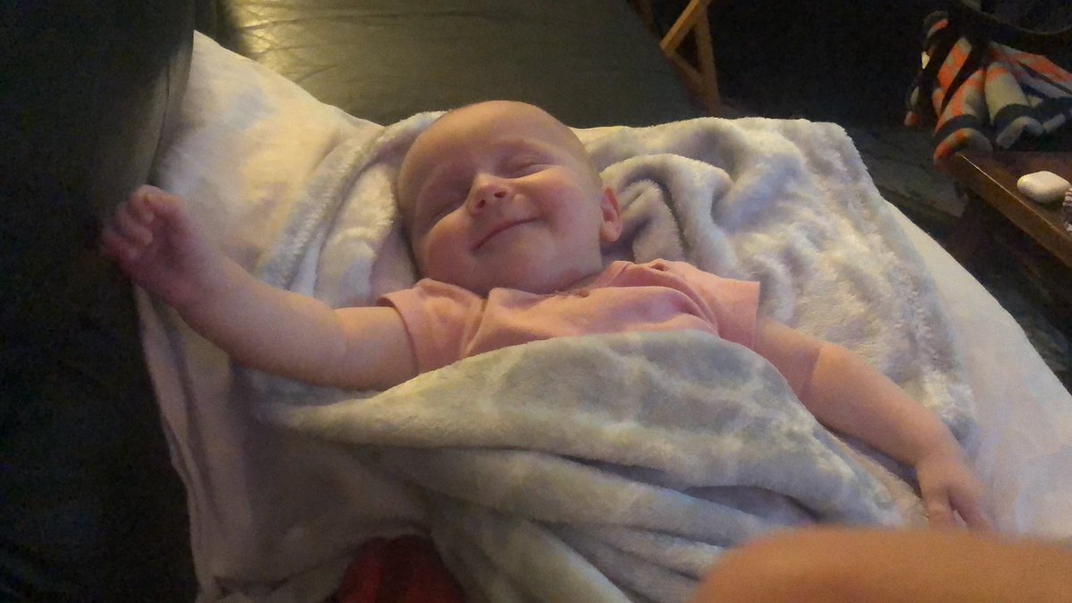 monroe_beejay's tweet photo. When mom works, we play hard…#happynapper @bbonin07 https://t.co/3vIfOQKreJ