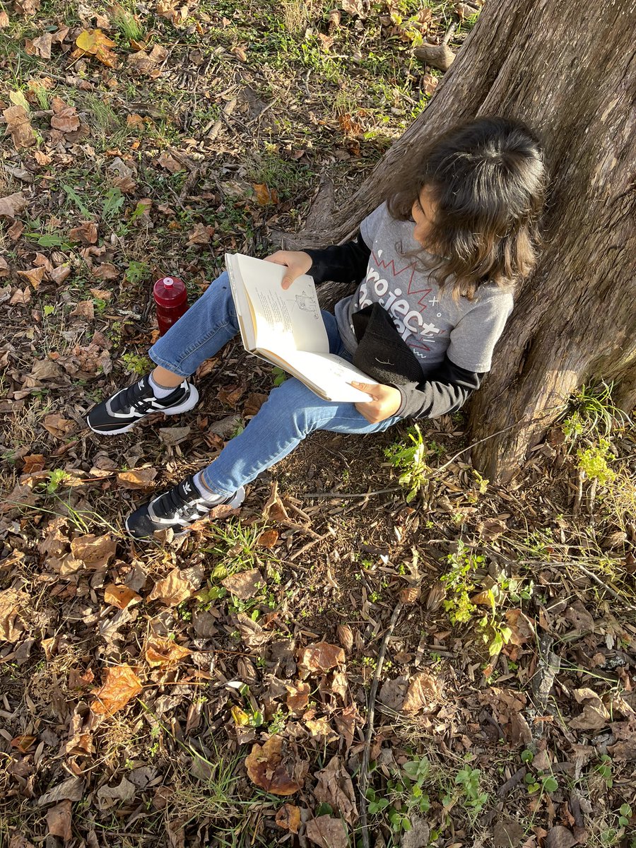 MsWittmanThird's tweet photo. More readers outside from today 📚 https://t.co/CpWamrho4n