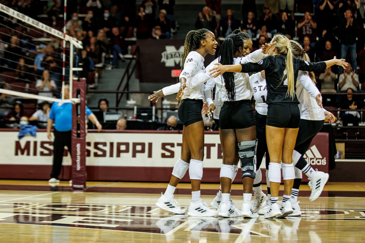 HailStateVB's tweet photo. Two days until we return to the court 🏐🔜

🆚 Hogs
🗓️ Nov. 20-21
📍Fayetteville, Ark. https://t.co/WyYhrRGgQV