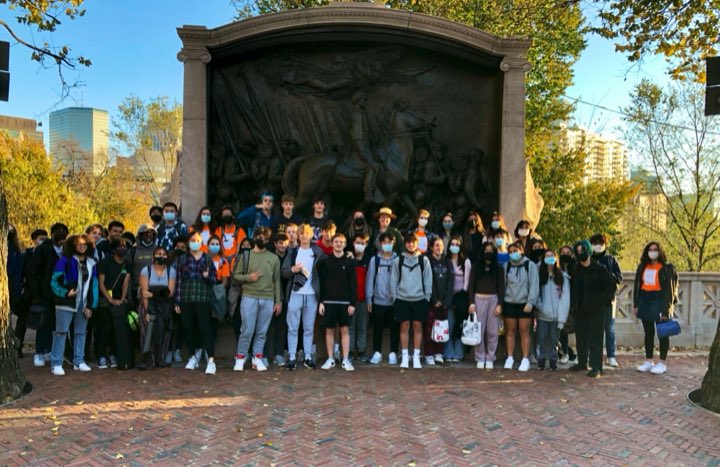 The perfect day for some APUSH-ing at the 54th MA Memorial with a special <a href="/BOAFNPS/">BosAfroAmericanNHS</a> guest! ☀️🙌🏼