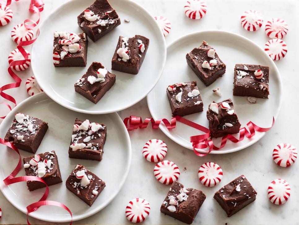 FoodNetwork's tweet photo. With just three ingredients and five minutes' prep time, @thepioneerwoman's Quick and Easy Peppermint Fudge is perfect in a pinch: https://t.co/J6Smk7FTIA! #ChristmasCookieChallenge https://t.co/tdhpiQsNou