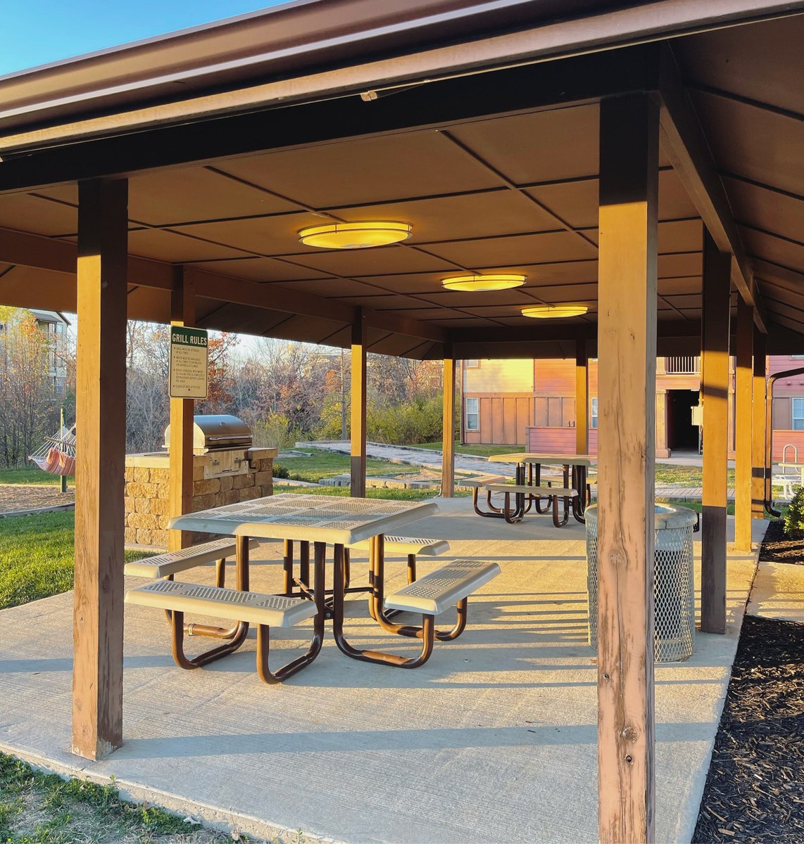 campuslodgecol's tweet image. ✨Amenity Spotlight ✨  
Did you miss out on the Pavilion when it was warm? Well, don’t worry! It’ll still be here whenever the warmer weather comes back! It has fully functioning grills and perfect picnic tables! Make sure to use it whenever it gets warm!