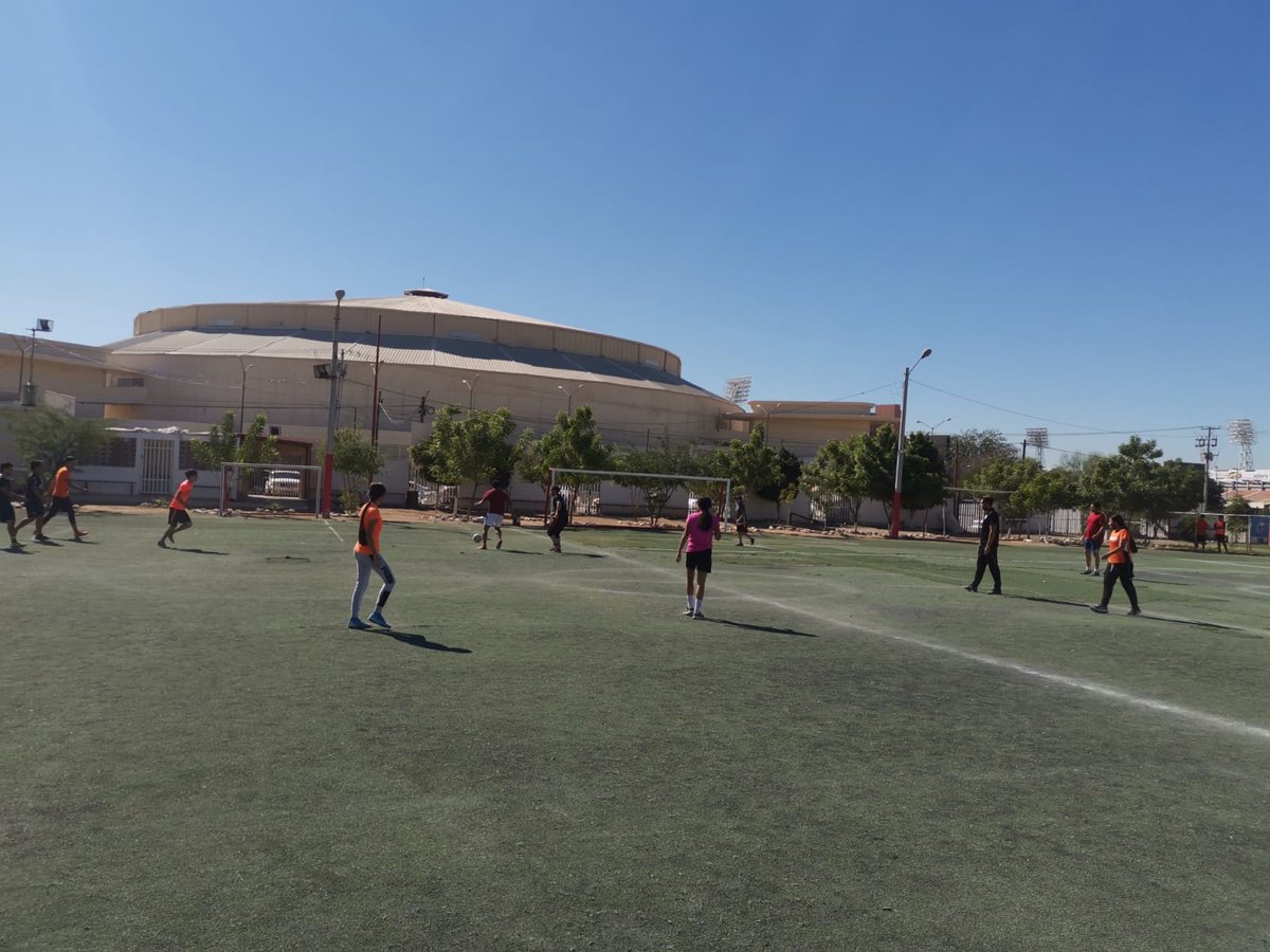 Fueron los estudiantes del 3er semestre de la <a href="/Enef_Sonora/">Enef Sonora</a> los ganadores del Torneo de Futbol Intramuros. 👏🏆 #OrgulloCRESON 

Información: bit.ly/3HwD718