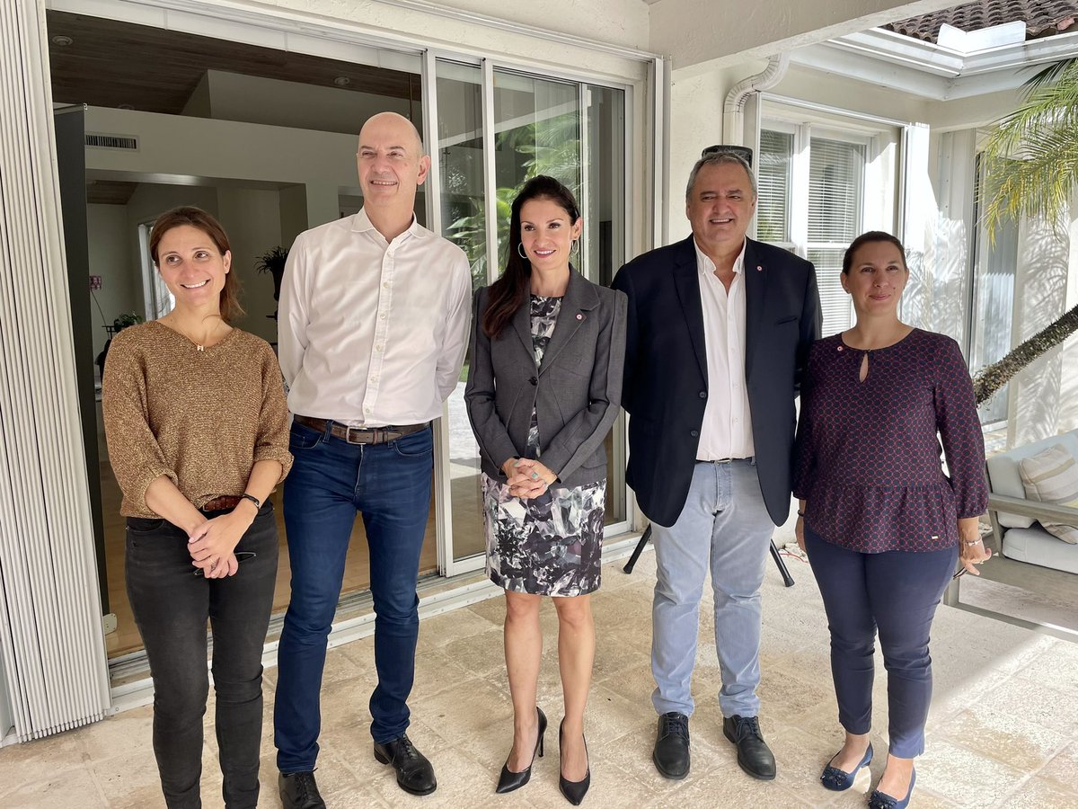 FranceinMiami's tweet image. La seconde journée de la visite du député @RolandLescure a également été un moment privilégié pour travailler avec différents acteurs de l’action sociale : ce consulat, l’association Entraide Floridienne et les experts locaux. #merci pour ces échanges ! 🇫🇷