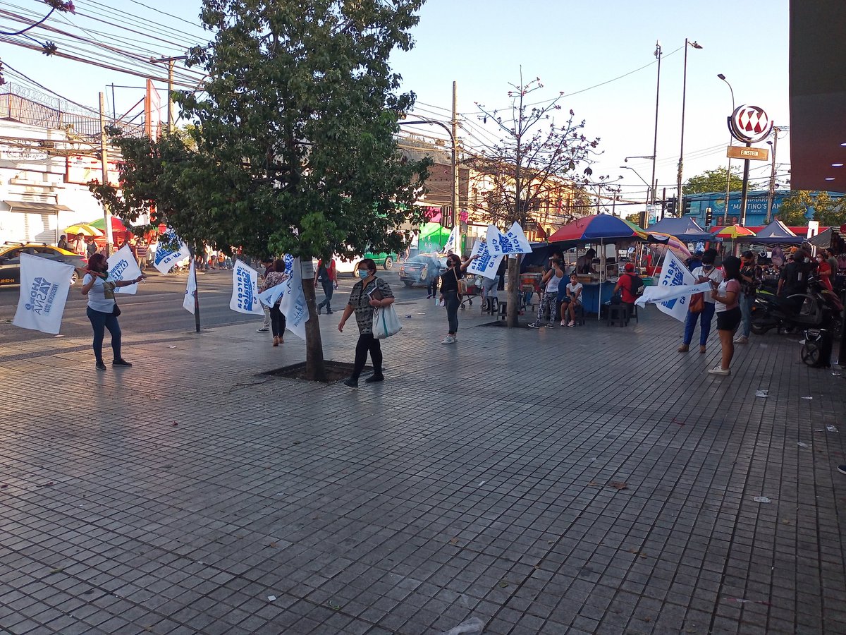 edu_hermosilla's tweet photo. En #recoleta terminando esta primera parte apoyando a @ProvosteYasna @KenoOrtega @mcanaleshipp vamos que se puede #AhoraYasna #nuevopactosocial #terespeto https://t.co/TAERrdfCuZ