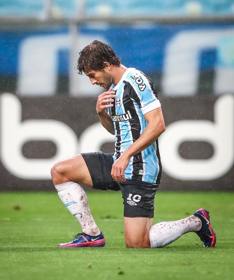 sv143870923480's tweet photo. A rodada do Brasileirão do fim de semana pode impactar em diversas partes da tabela. 

Que tal dar seus palpites para os resultados dela na liga oficial do Hit? Chame amigos e concorra a prêmios se divertindo!

https://t.co/5U8ruGNkPc https://t.co/BD1h6LPhZC