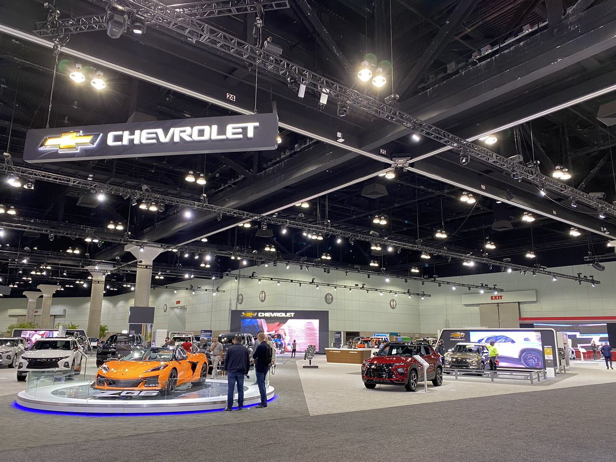 dennis_p's tweet photo. Ladies and gentlemen… “The leaders in electrification…” 😉. (Now let’s see if you can spot an #EV in this picture) @AutoMobilityLA @LAAutoShow #LAAutoShow https://t.co/AzoH0O1GLg