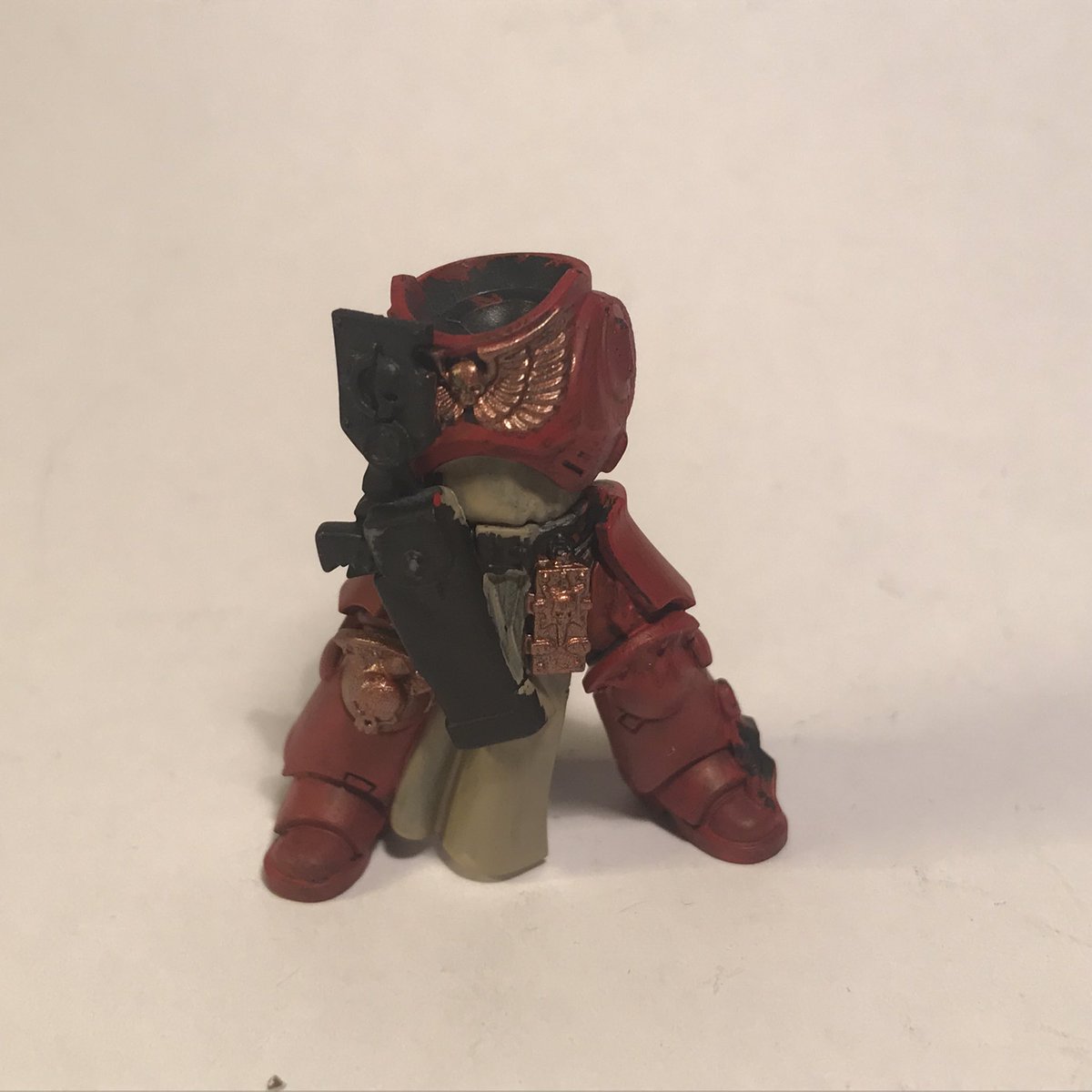 Vulkans_Forge's tweet photo. Cannot remember the last progress I shared on this guy π few touch ups on the base layer and a start on the robes tonight though π #Warmongers #WarhammerCommunity #PaintingWarhammer #Primaris #SpaceMarine #HomebrewChapter #WIP https://t.co/buVEWSbhmw