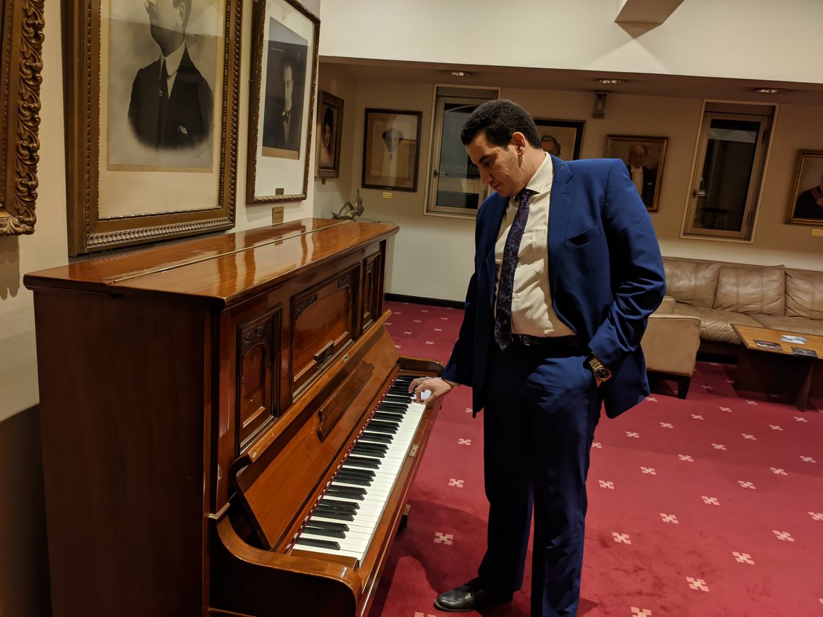 Ahmed_Raway95's tweet photo. A fine evening with classical theme! 😍☺️
#opera #cairo #cairooperahouse #cairoopera #piano #classic #classicmusic #ClassicalMusic #ballet #swanlake https://t.co/o5D8TGraVV