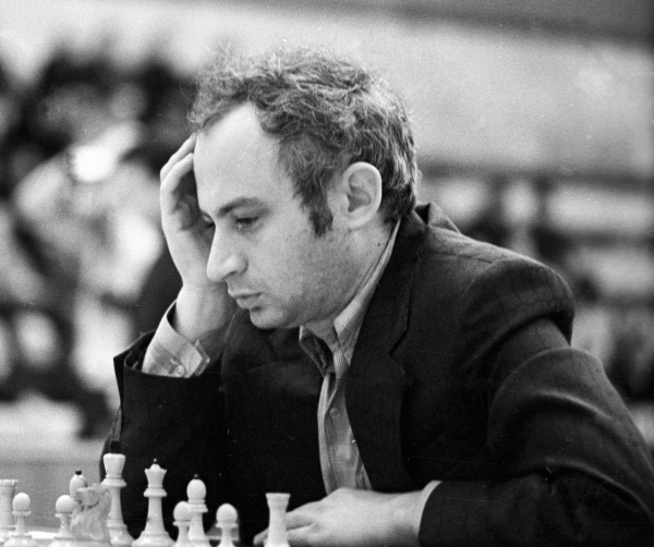 Boris Gulko (b. Erfurt, BRD, 1947), pictured in play at the 'National Tournament of 3 Teams', Moscow, April 1973. Gulko later became the only person to win both the Soviet & U.S. Championships. He also has a +ve score v. Kasparov (+3,-1,=3). (📷B. Kaufman, Novosti Press.) #chess