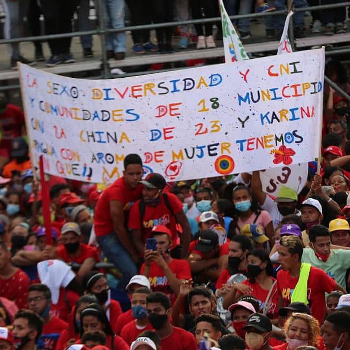 Soykarinacarpio's tweet photo. Aquí hay un pueblo que se juega todo por el todo 🙌🏻 que no se rinde ni se rendirá jamás. A todos nos corre por las venas el amor por cada rincón de nuestro Estado. Y no vamos a descansar hasta convertirlo en la Aragua que todos soñamos❤️

@NicolasMaduro
@dcabellor 
@PartidoPSUV https://t.co/jM8adNkvJu