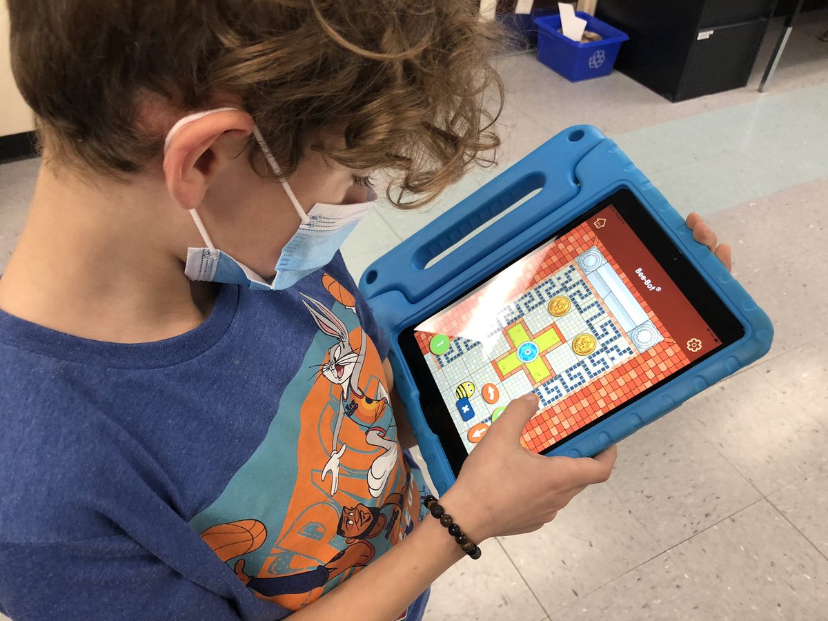 NobleQEPS's tweet photo. Practicing coding with Bee Bot #GECDSBGAINS #speced @MDBennieBulldog @MikeWil03652704 @Newtonjn13 https://t.co/JdpDn6ifpl