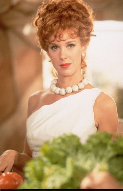 Happy birthday to Elizabeth Perkins, who starred as Wilma in the 1994 family comedy \The Flintstones.\ 